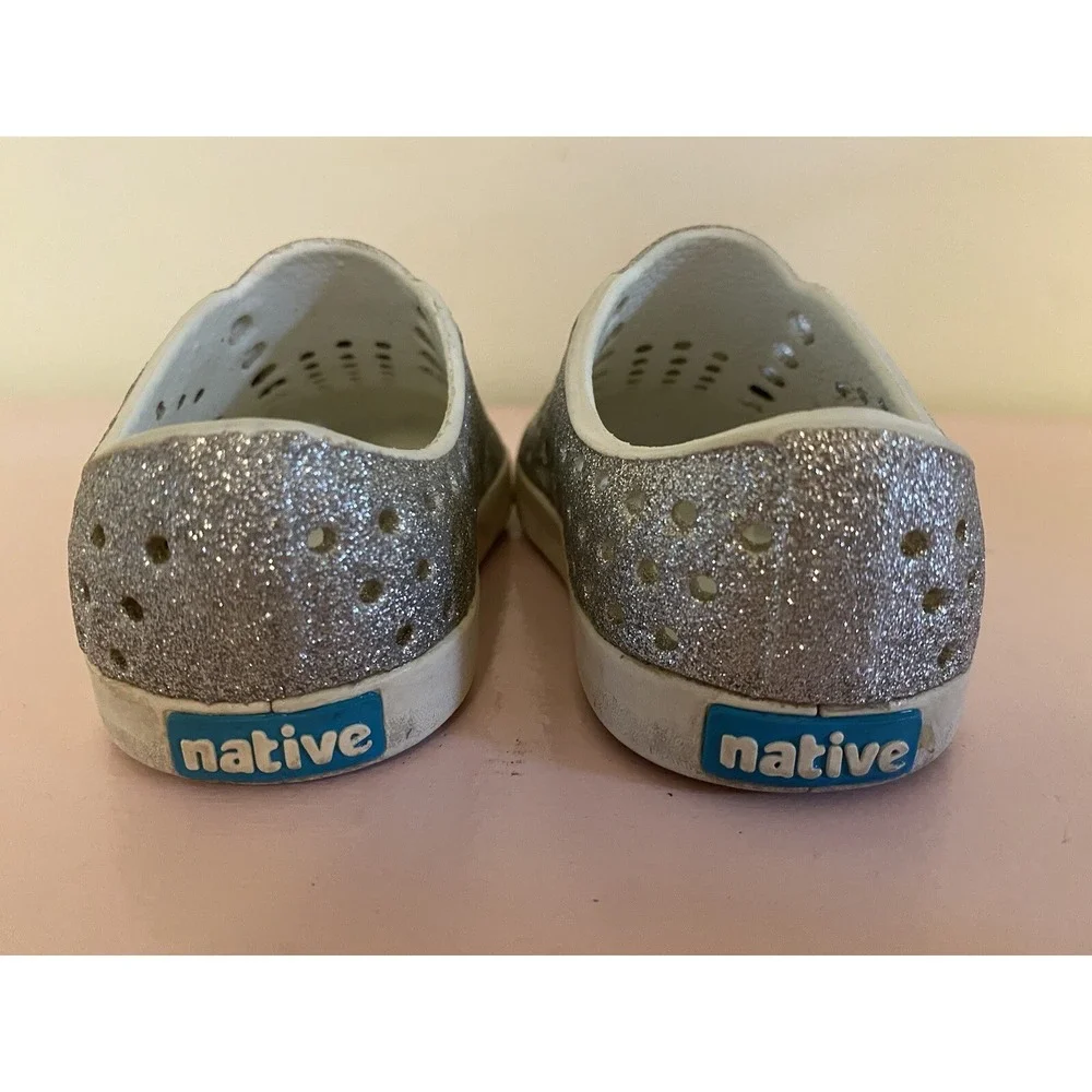 Native Jefferson Silver Sparkle Slip On Water Pool Shoes‎ 6